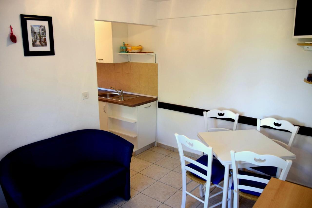 MiraMar Gardenn Apartmment Banjol Exterior foto