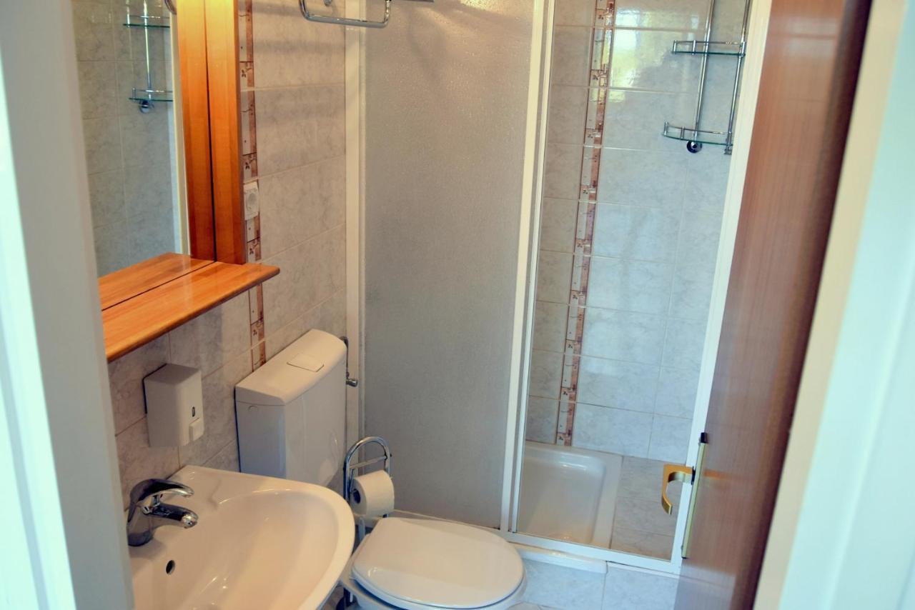 MiraMar Gardenn Apartmment Banjol Exterior foto