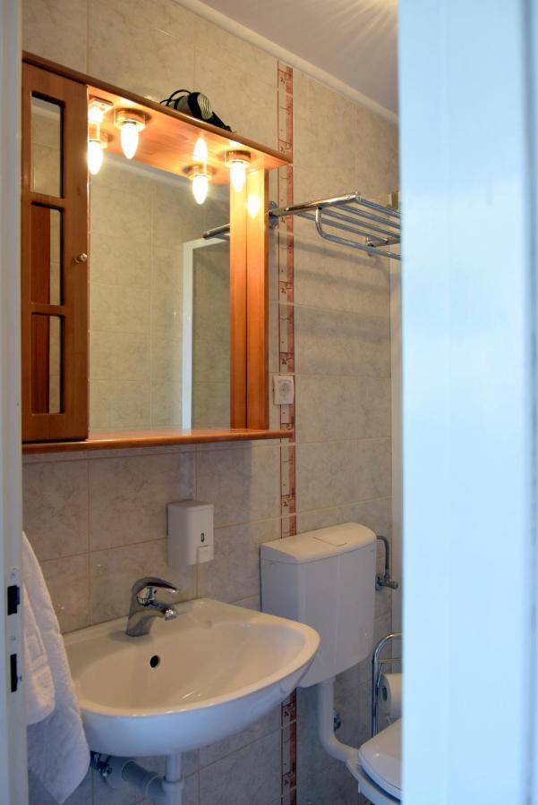 MiraMar Gardenn Apartmment Banjol Exterior foto