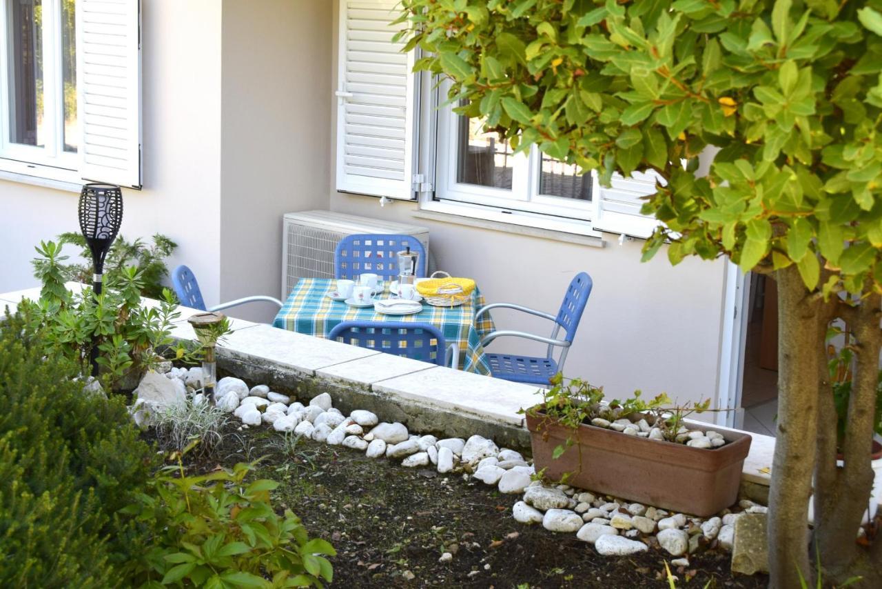 MiraMar Gardenn Apartmment Banjol Exterior foto