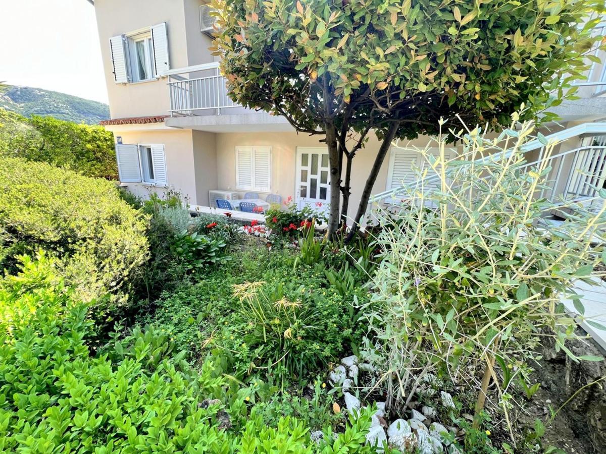 MiraMar Gardenn Apartmment Banjol Exterior foto