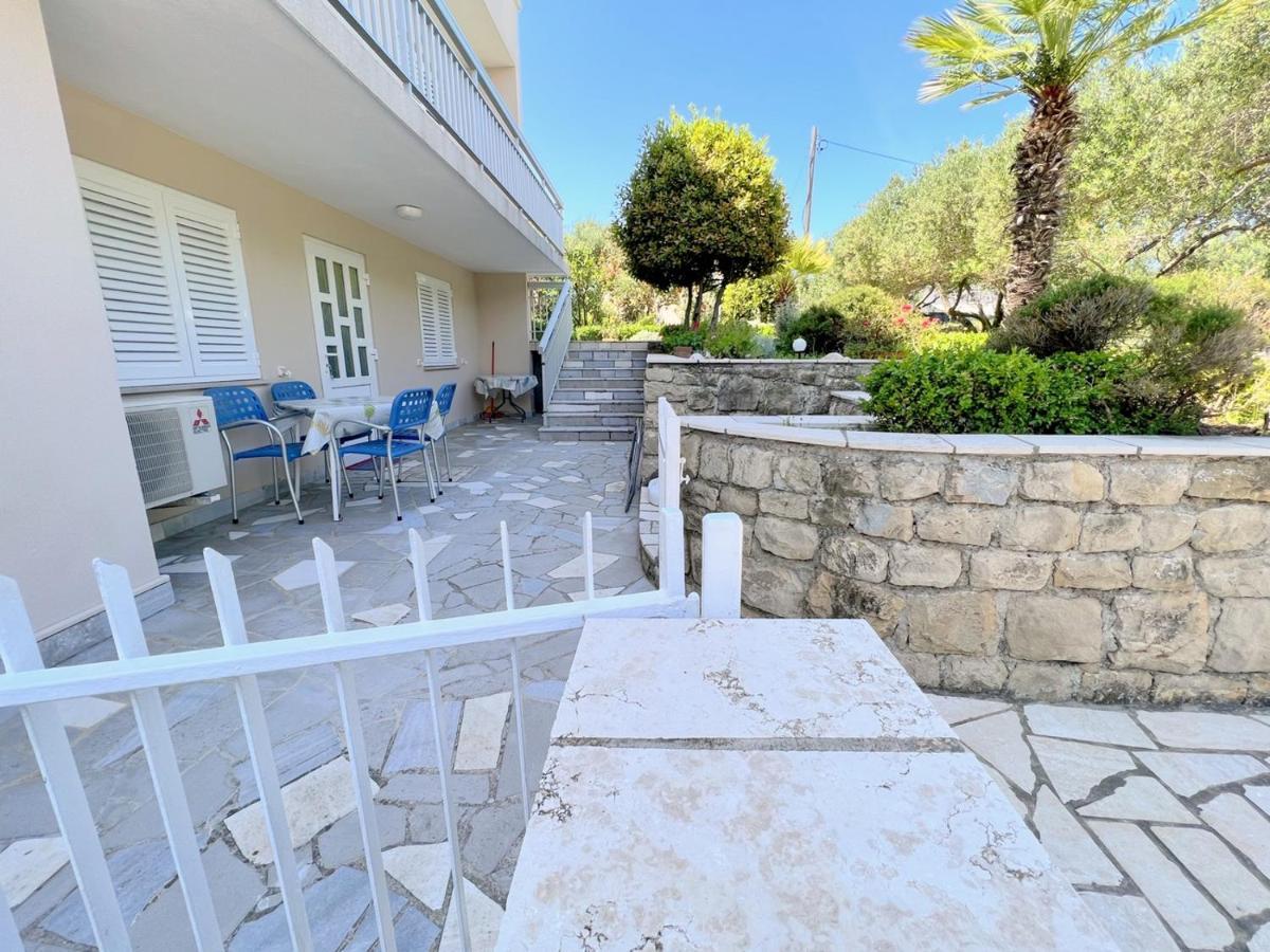 MiraMar Gardenn Apartmment Banjol Exterior foto